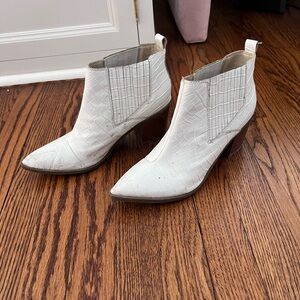 White ankle cowboy boots size 9
